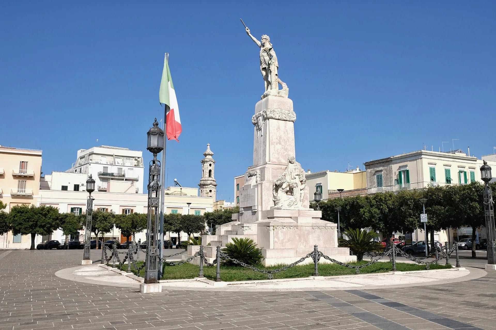 Włochy, Monopoli. Plac Wiktora Emanuela II
