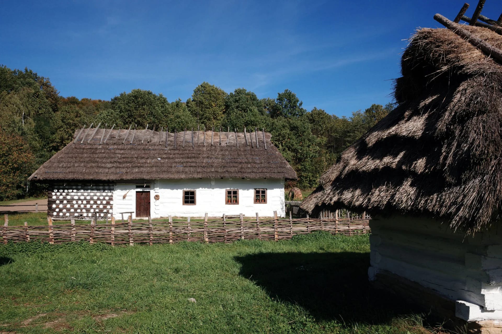 Muzeum Budownictwa Ludowego w Sanoku - chaty kryte strzechą